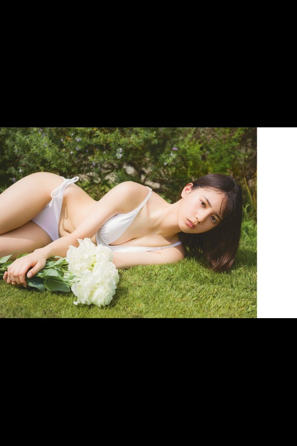 小坂菜緒1st写真集君は誰？ 5b25423cab0435f 44