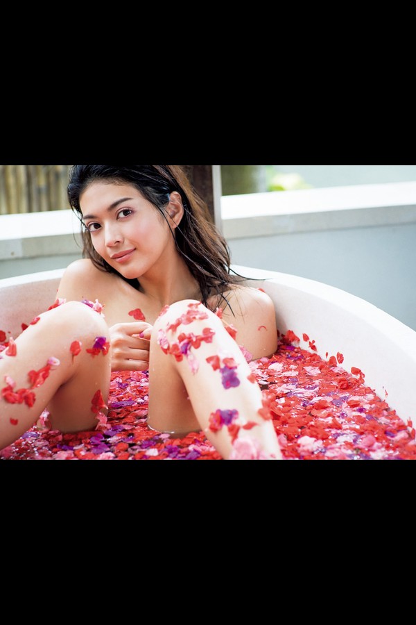 田中道子ファースト写真集『M』 (2017.05.15) 86b05a78ac80f9f 111