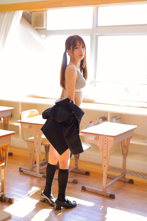 月野もも 公式フォトブック MOMO100% 8acd05053c837c6 31