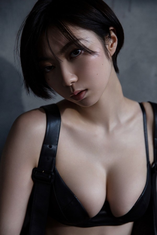 霧華 2本写真合集 e836acc61d9d916 9