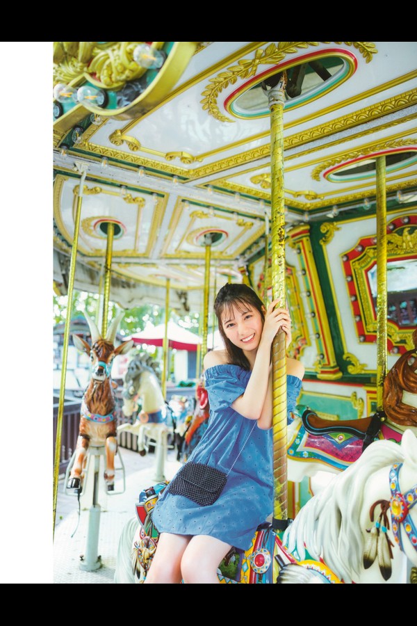 小坂菜緒1st写真集君は誰？ e836acc61d9d916 90