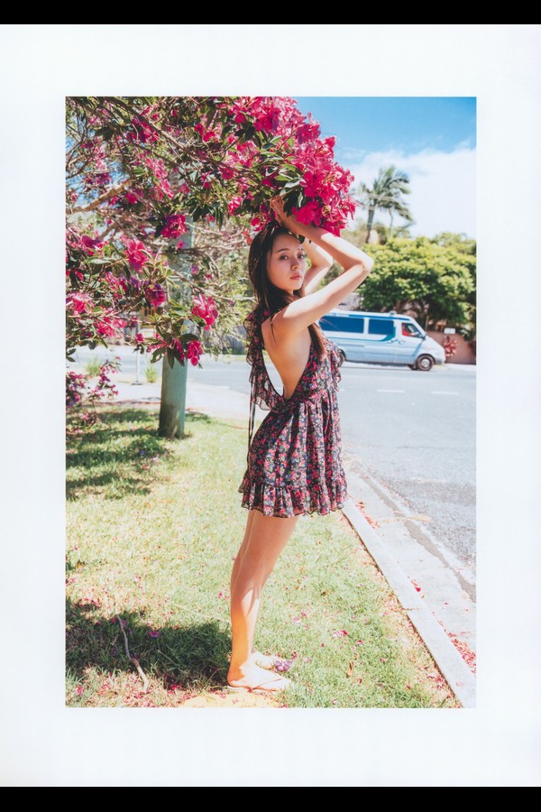 梅澤美波1st 写真集_夢の近く_(2020.09.29)_(Scan_Ver.) f338c45e3fc9c96 69