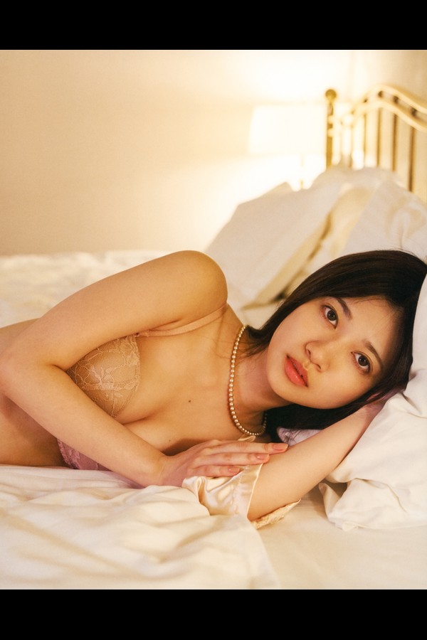 寺田蘭世 1st Photobook - なぜ、忘れられないんだろう？ (2021) preview001 01 17