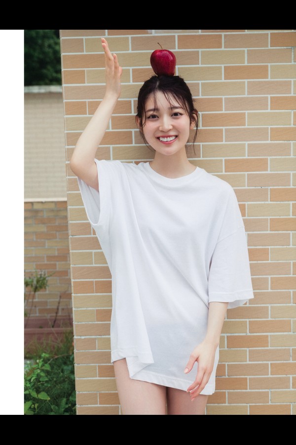 乃木坂46阪口珠美1st写真集 青いバラ preview001 01 18