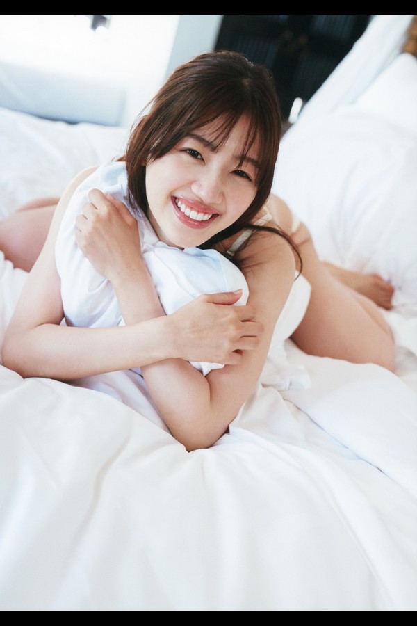 日向坂46 佐々木美玲 1st写真集 陽射しのパレード 2024.12.17 preview001 01 22