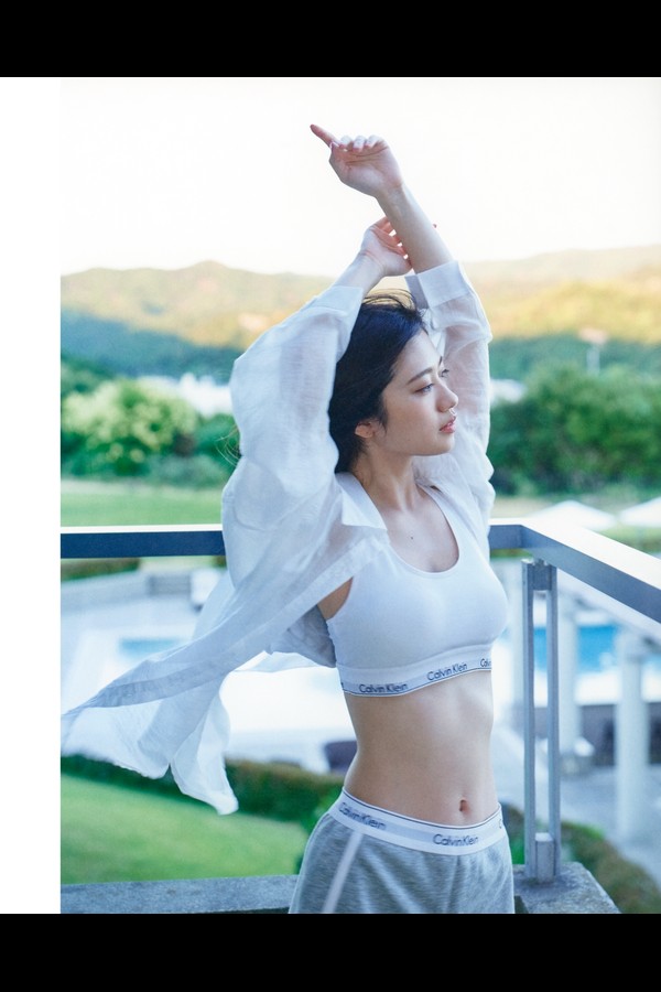 寺田蘭世 1st Photobook - なぜ、忘れられないんだろう？ (2021) preview001 02 17