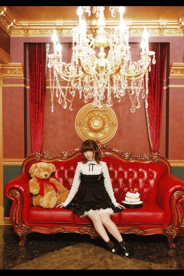 内田彩フォトブック Pretty&Loud years 2018.03.30 preview001 04 16