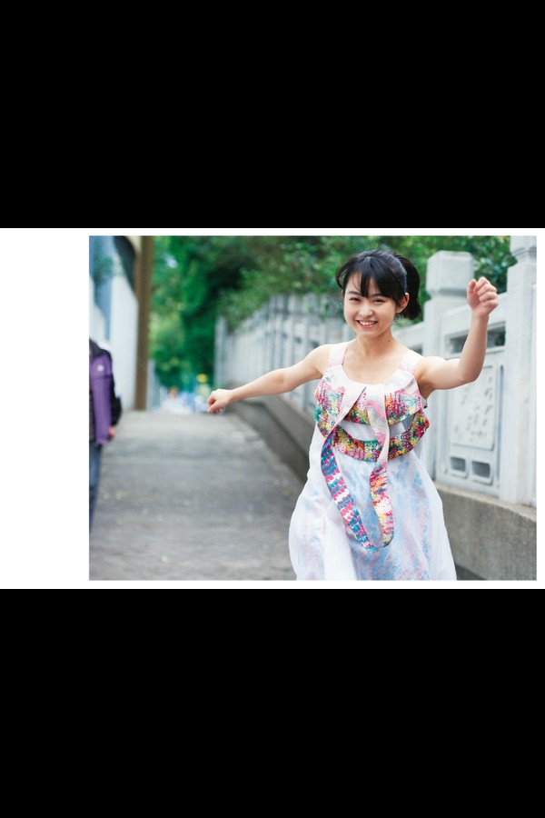 伊藤万理華 1st Photobook - エトランゼ (2018) preview001 04 19