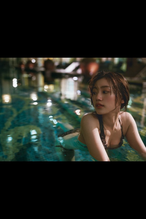 日向坂46 佐々木美玲 1st写真集 陽射しのパレード 2024.12.17 preview001 04 22