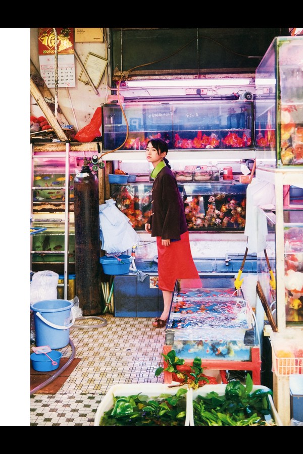 伊藤万理華 1st Photobook - エトランゼ (2018) preview001 05 14