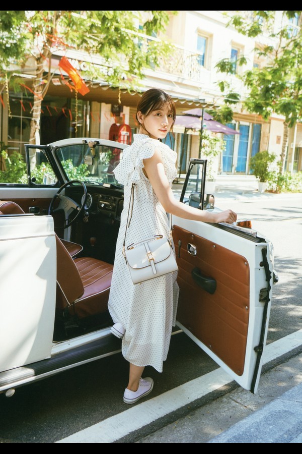 日向坂46 佐々木美玲 1st写真集 陽射しのパレード 2024.12.17 preview001 05 17