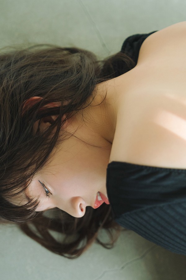 神志那結衣　ジーナに恋して　ｖｏｌ．２　１００Ｐ超豪華版　ＦＲＩＤＡＹデジタル写真集 0a5049881e0ec5f 8