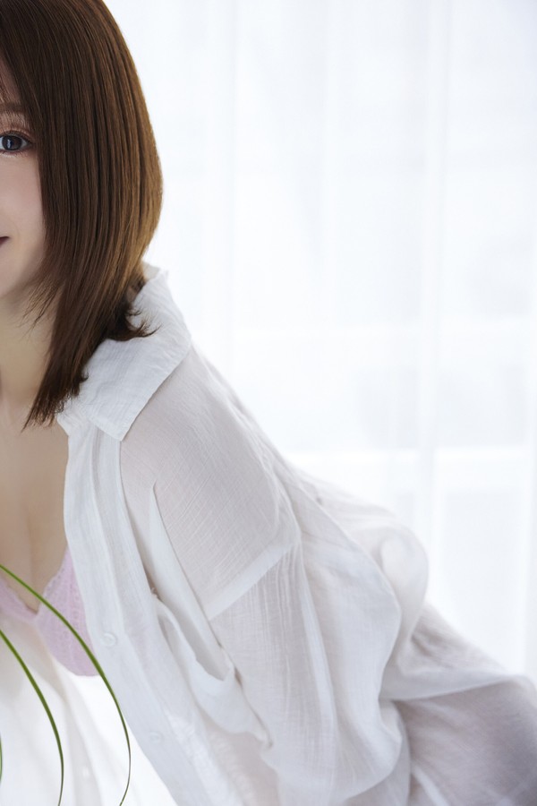 漫画アクションデジタル写真集 あらた唯「唯一無二のスレンダー」 5b25423cab0435f 3