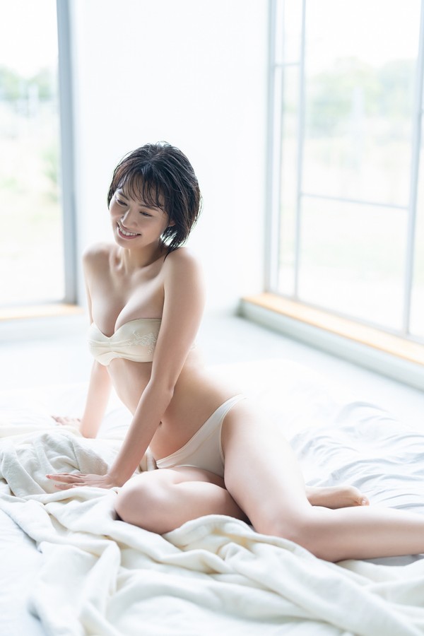 新谷あやか　こっち、こんと？　ｖｏｌ．１　ＦＲＩＤＡＹデジタル写真集 8569665d4ac210e 43