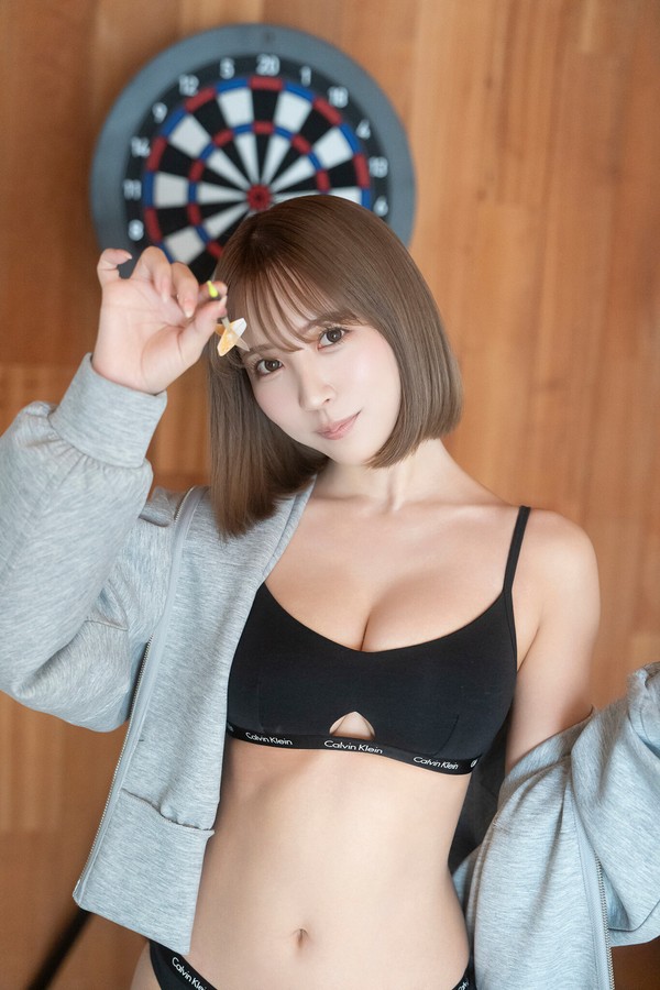 三上悠亜「ICONIC」【ヤングチャンピオンデジグラ】 85f3e1a88e86f2b