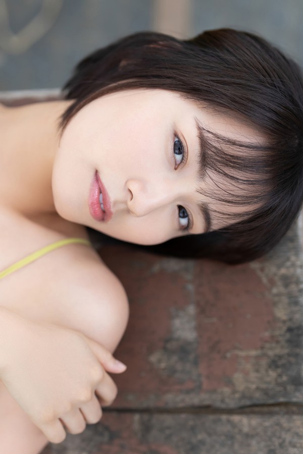 新谷あやか　こっち、こんと？　ｖｏｌ．１　ＦＲＩＤＡＹデジタル写真集 86b05a78ac80f9f 58