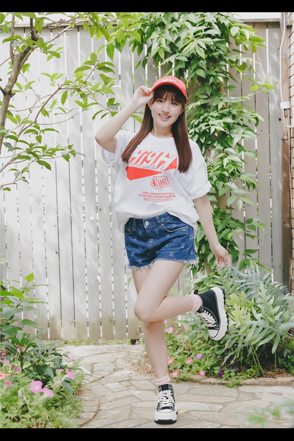 MD Gravure Collection 005 新世代エース 花咲楓香 8bc616e371d3884