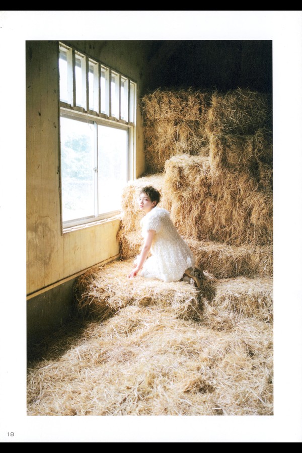 能年玲奈1stフォトブック「ぐりぐりぐるみ」 (TOKYO NEWS MOOK) e836acc61d9d916 16