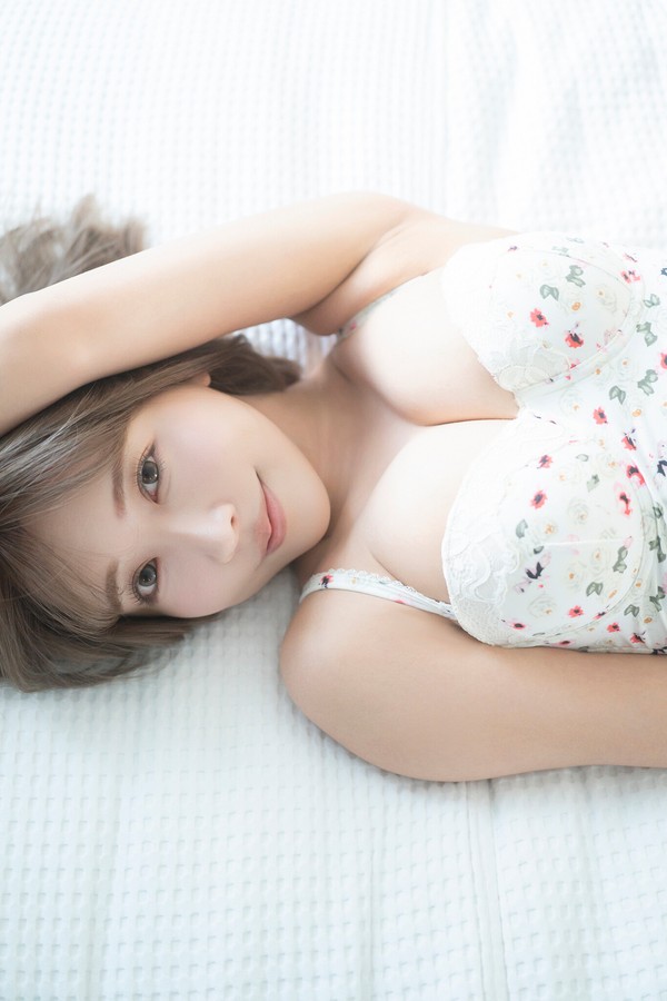 三上悠亜「ICONIC」【ヤングチャンピオンデジグラ】 e836acc61d9d916 63