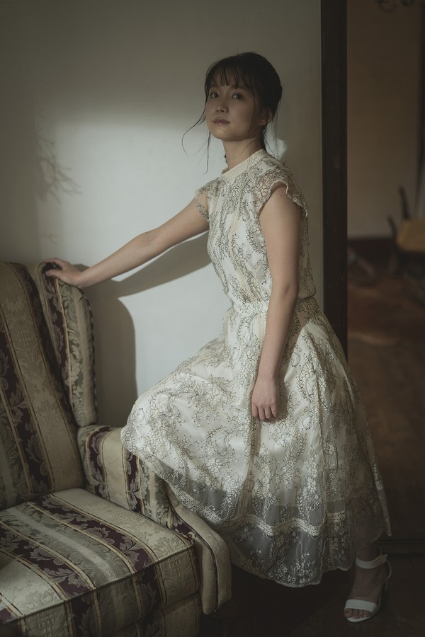 白神美弥妃、グラから見るか？エモから見るか？　ヤンマガデジタル写真集 preview001 03 31