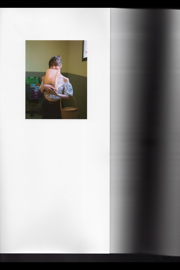 筒井あやめ1st写真集『感情の隙間』resize2 001 筒井あやめ1st写真集『感情の隙間』resize2