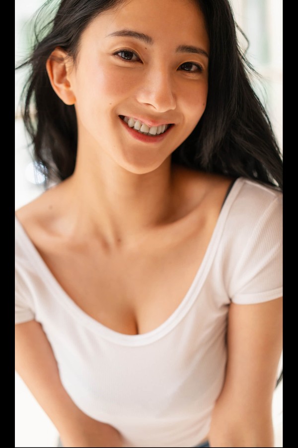 【デジタル限定】AOI写真集「This is Queen」 preview001 01 97