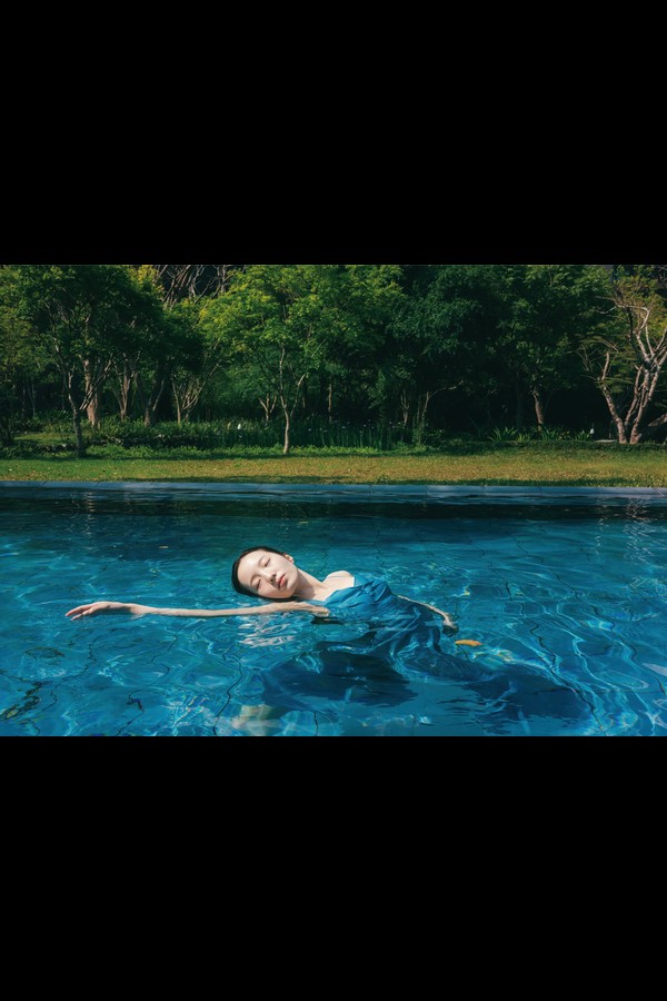 【電子書籍限定カット付き！】本田真凜１ｓｔ写真集　ＭＡＲＩＮ preview001 03 118