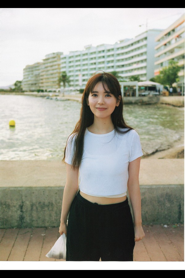 筒井あやめ1st写真集『感情の隙間』resize2 preview001 03 140