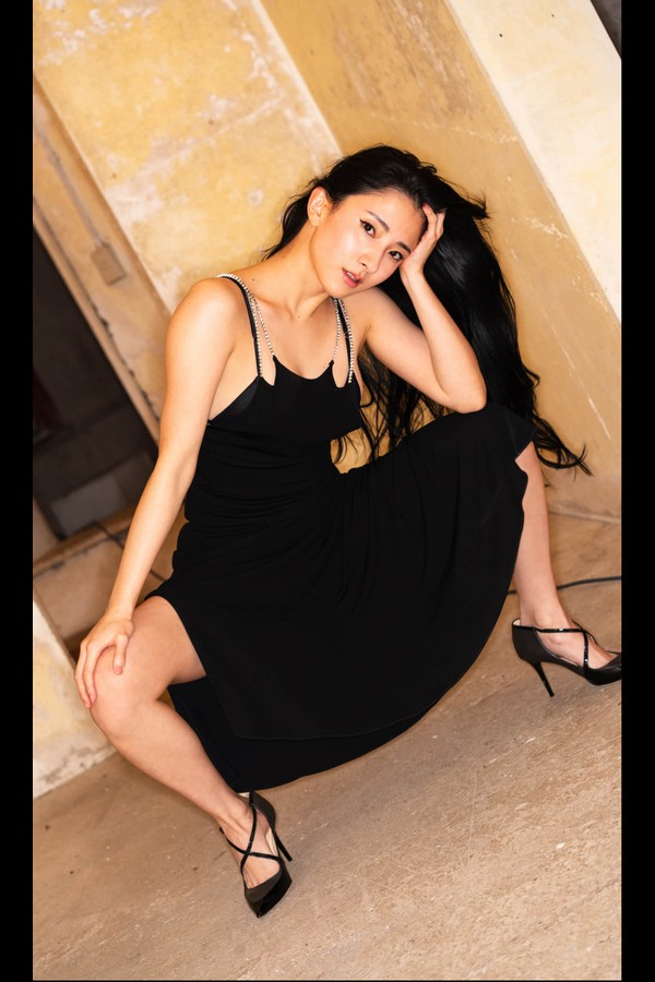 【デジタル限定】AOI写真集「This is Queen」 preview001 03 97