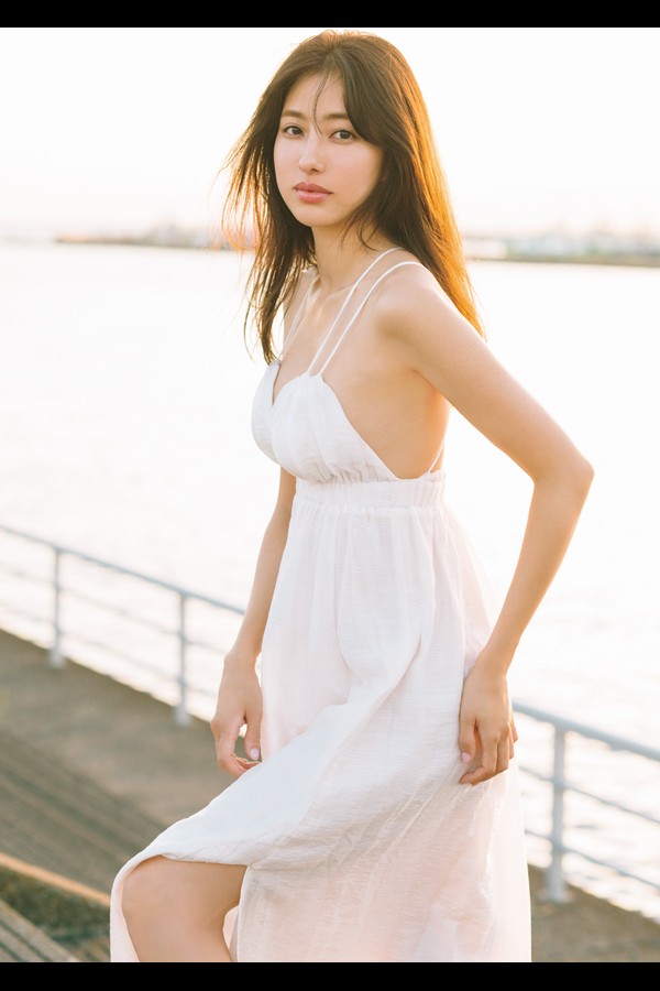 愛甲千笑美1ｓｔ写真集 会いたくなった？【電子特典付き】 preview001 04 130