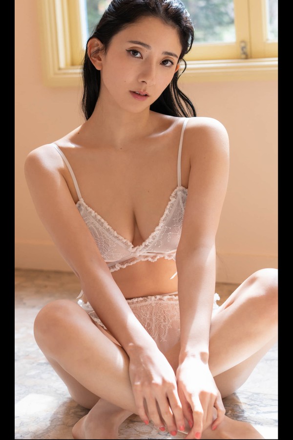 【デジタル限定】AOI写真集「This is Queen」 preview001 04 97