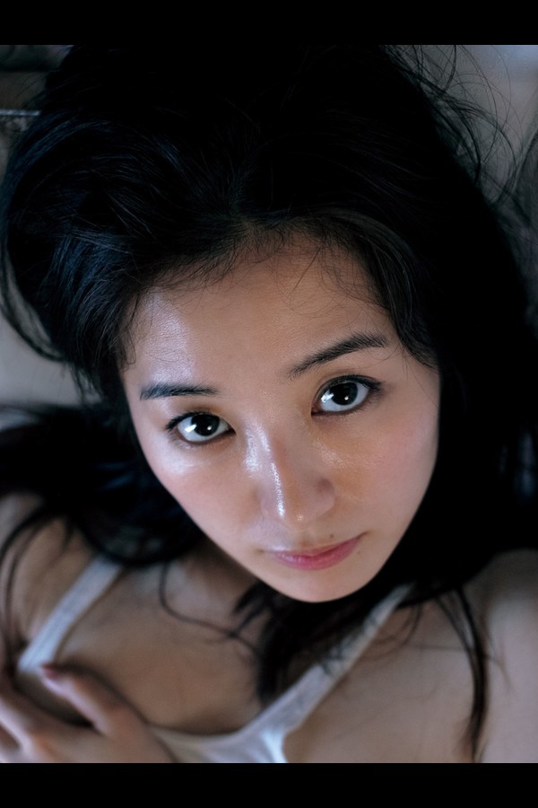 【電子版だけの特典４０ページ付き】高田里穂写真集　『素描』 preview001 01